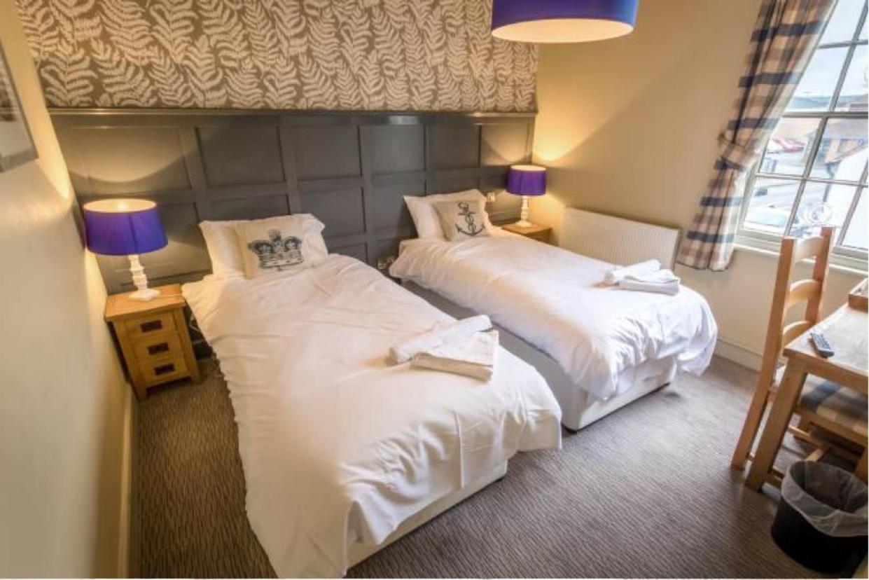 Crown & Anchor Hotel Woking Ngoại thất bức ảnh