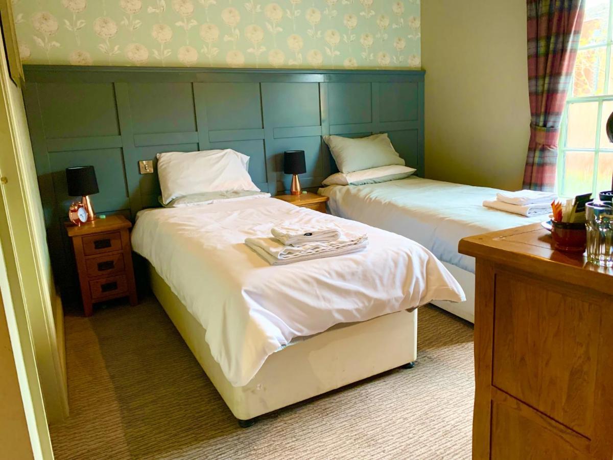 Crown & Anchor Hotel Woking Ngoại thất bức ảnh
