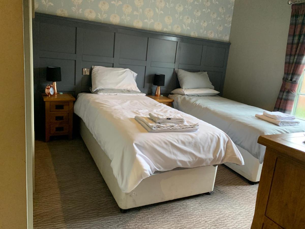 Crown & Anchor Hotel Woking Ngoại thất bức ảnh
