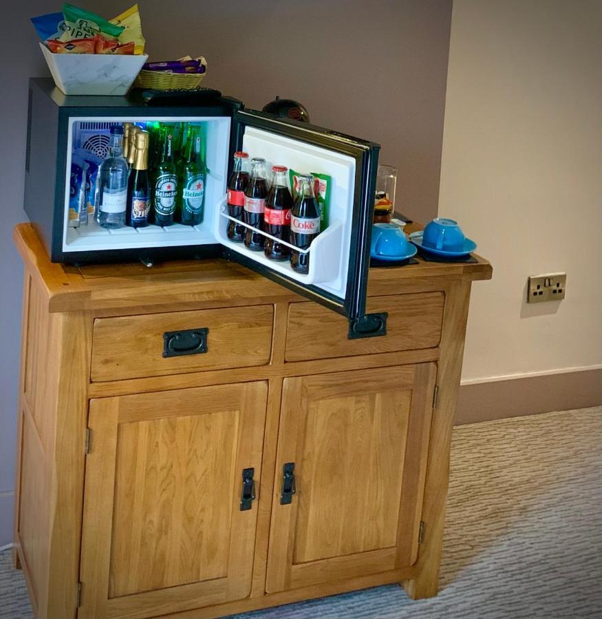 Crown & Anchor Hotel Woking Ngoại thất bức ảnh