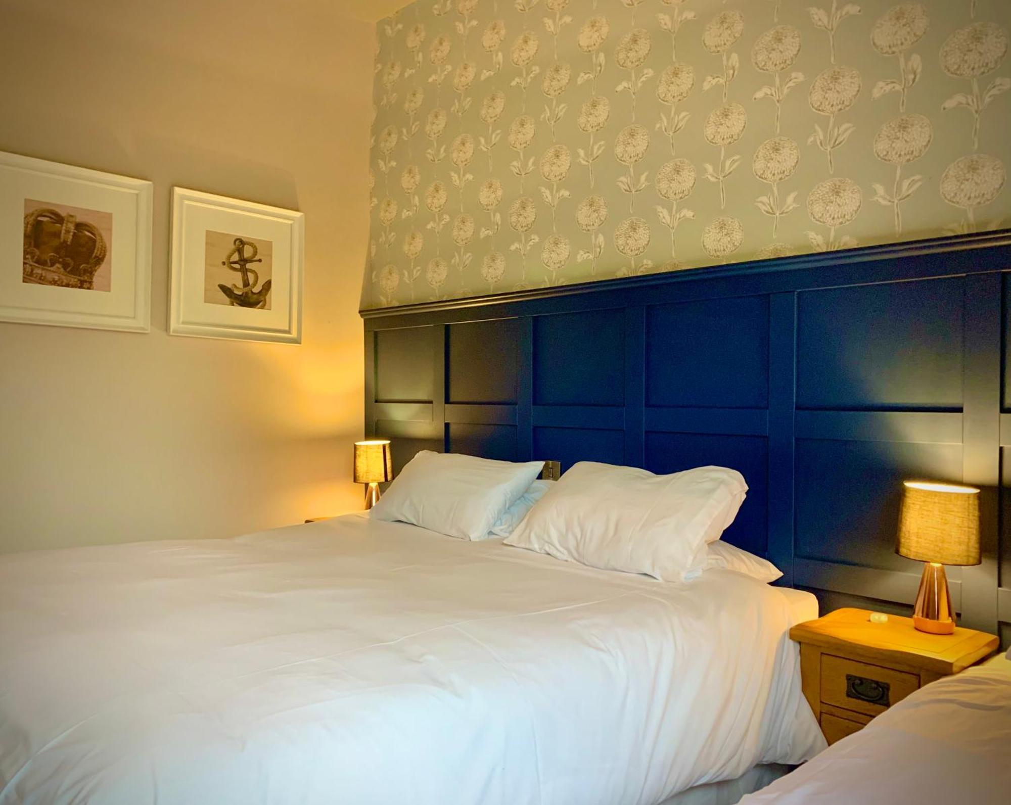 Crown & Anchor Hotel Woking Ngoại thất bức ảnh