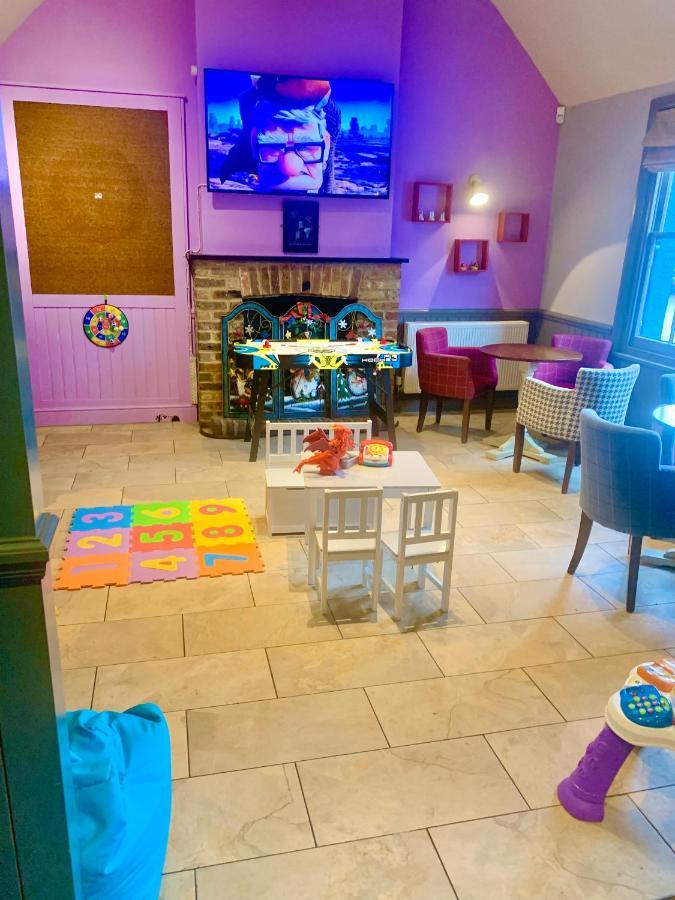 Crown & Anchor Hotel Woking Ngoại thất bức ảnh
