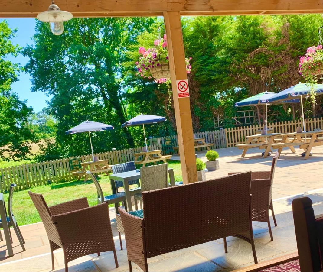 Crown & Anchor Hotel Woking Ngoại thất bức ảnh