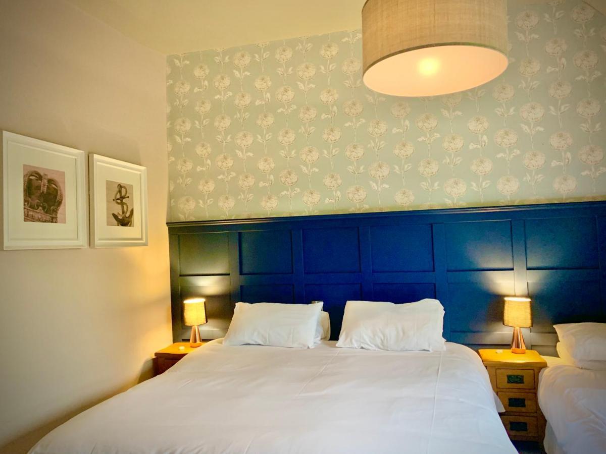 Crown & Anchor Hotel Woking Ngoại thất bức ảnh