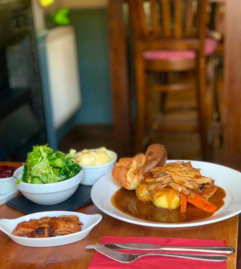 Crown & Anchor Hotel Woking Ngoại thất bức ảnh