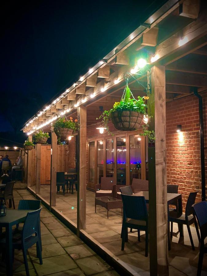Crown & Anchor Hotel Woking Ngoại thất bức ảnh