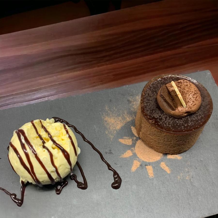 Crown & Anchor Hotel Woking Ngoại thất bức ảnh